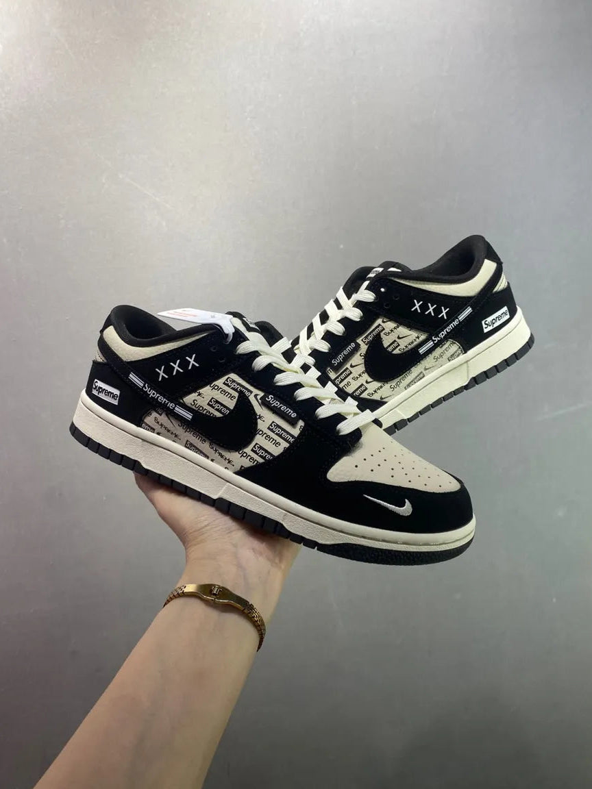 NIKE SB DUNK LOW x Supreme