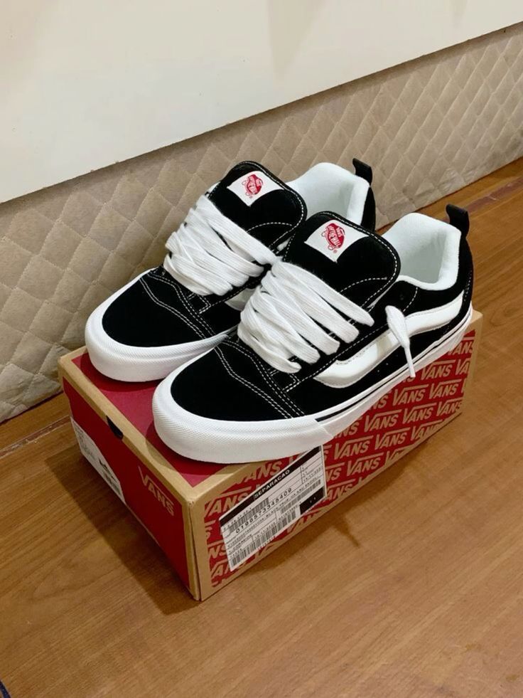 Vans Knu Skool Black White