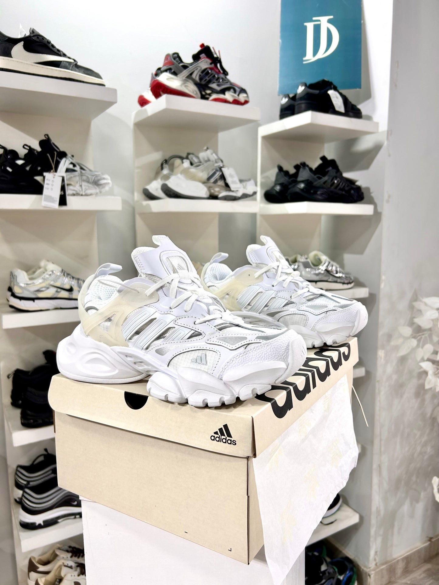 Adidas XLG Runner all White