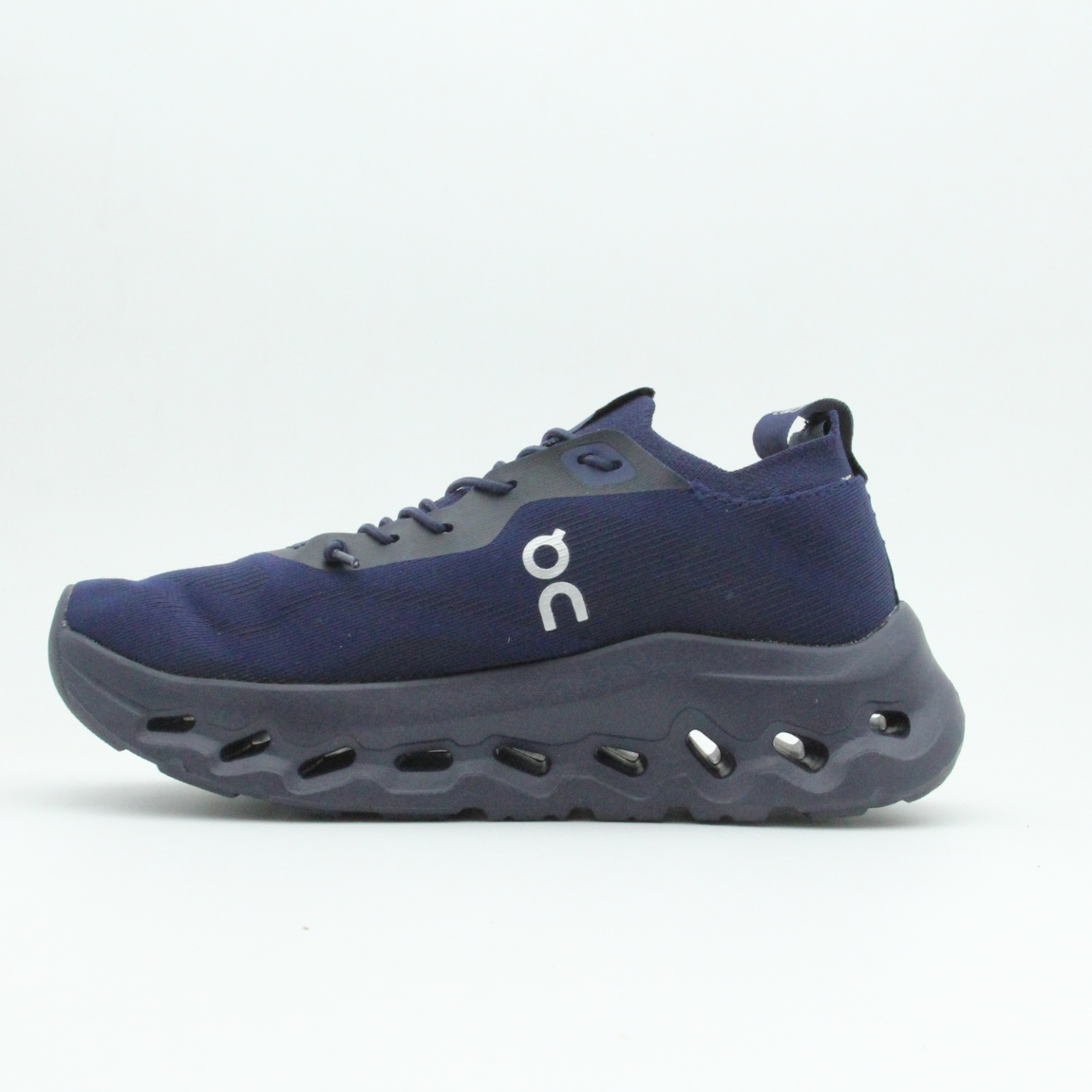 On cloud x Loewe navy
