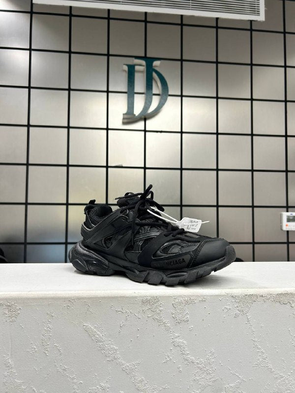BALENCIAGA MEN'S TRACK SNEAKER IN BLACK