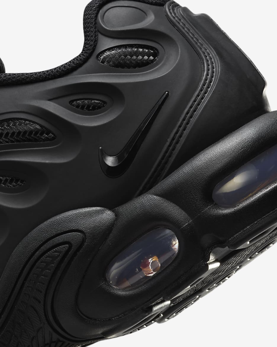 Black Air Max Plus