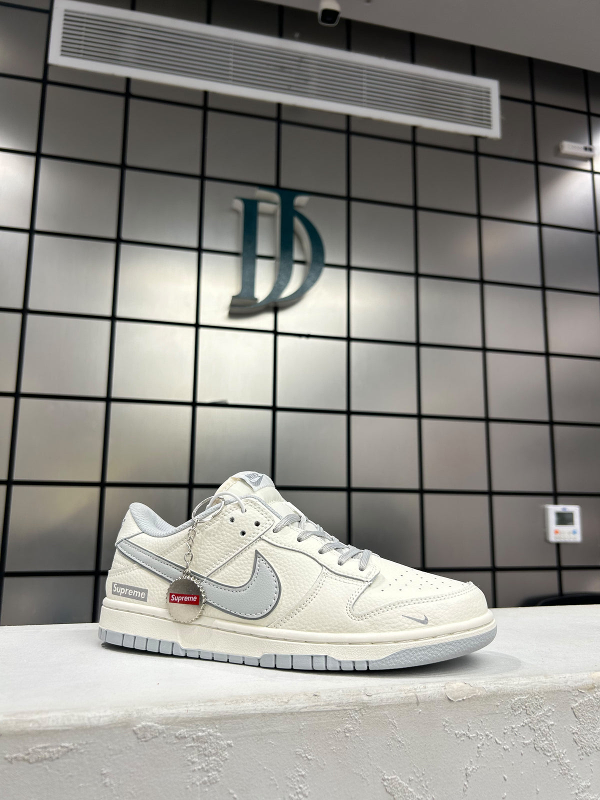 Nike dunk sb supreme