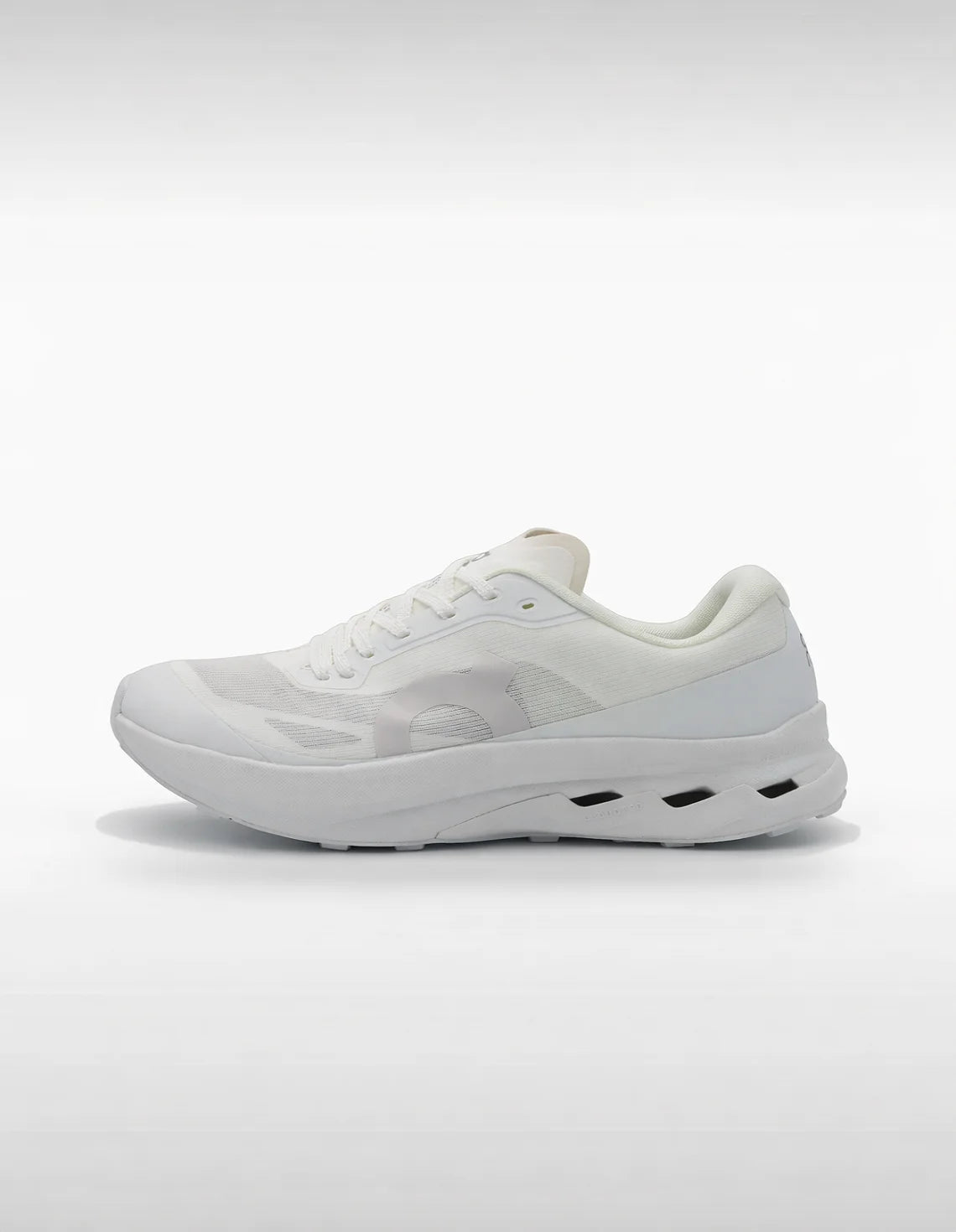 On cloudultra peak all white