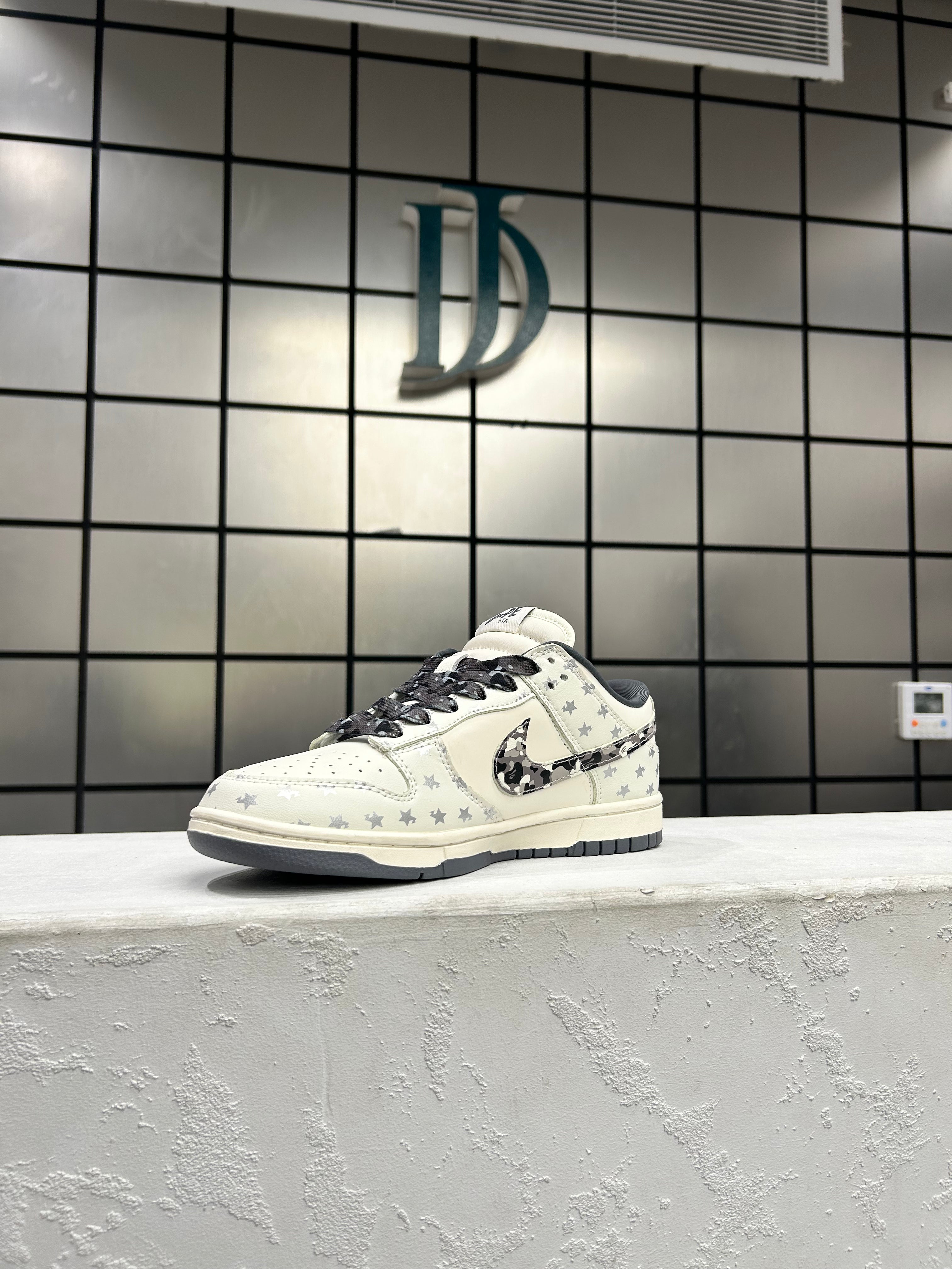 Nike SB Printed White