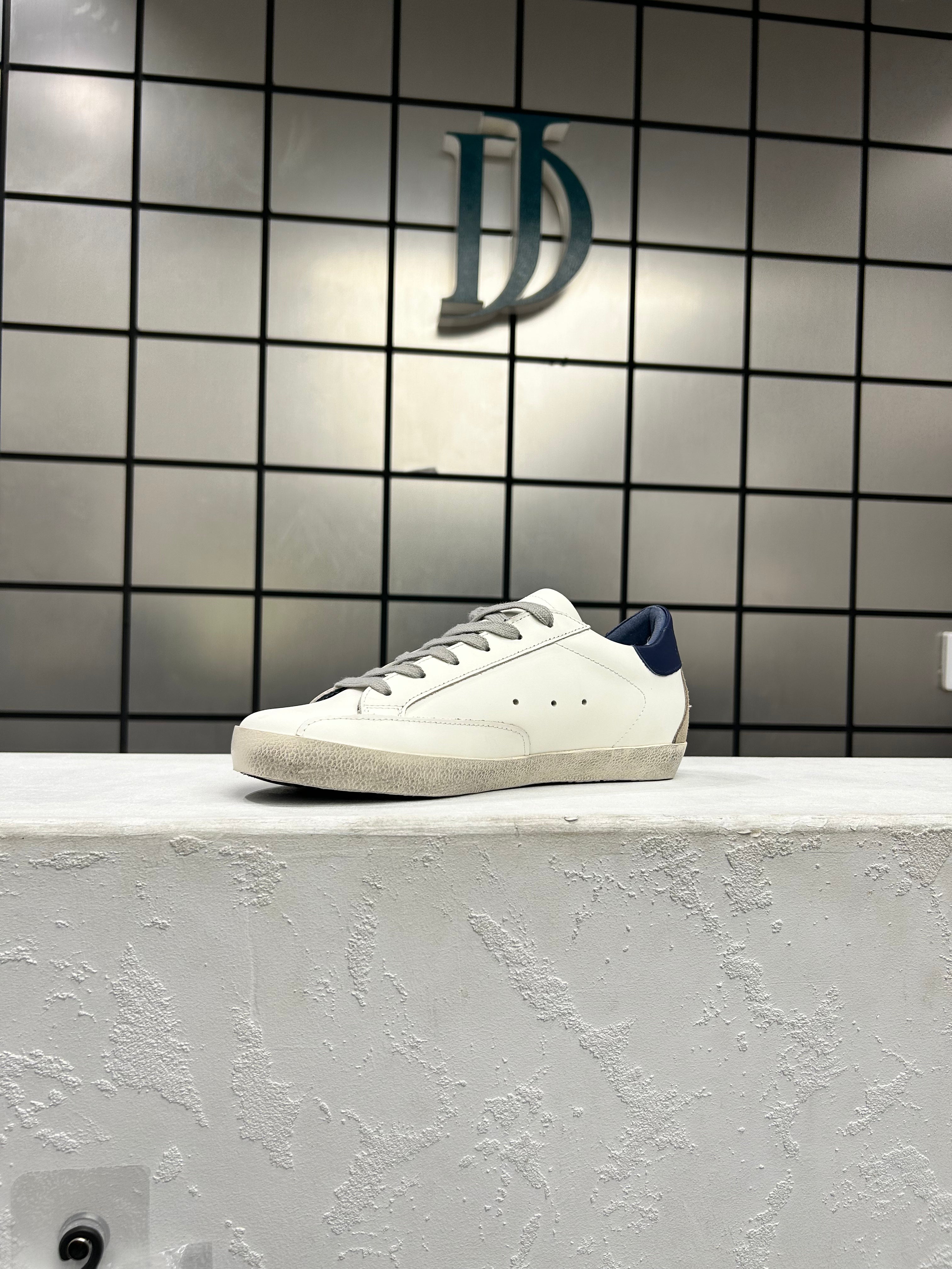 Golden Goose White / Navy - White line