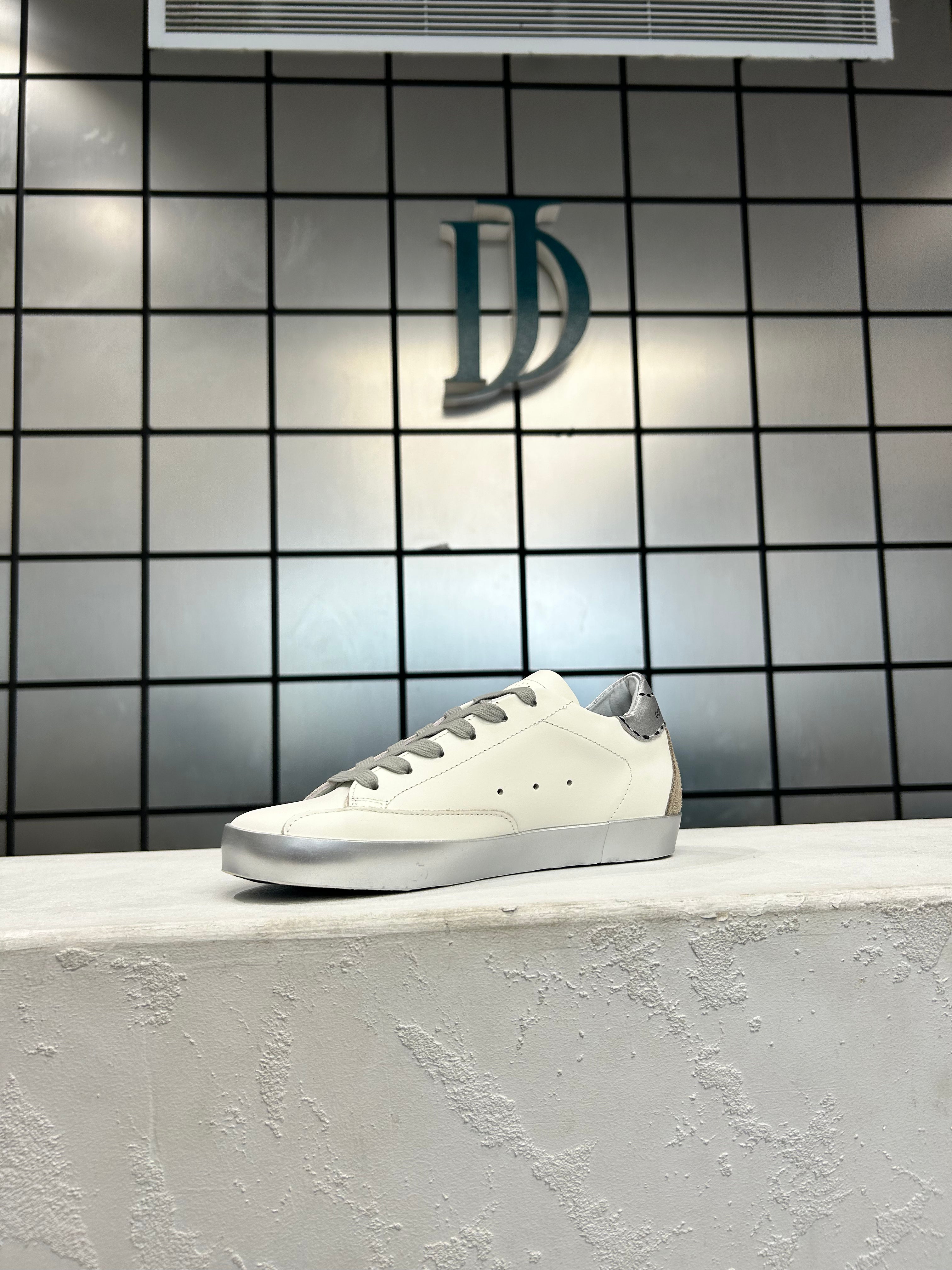Golden Goose Black Right Star