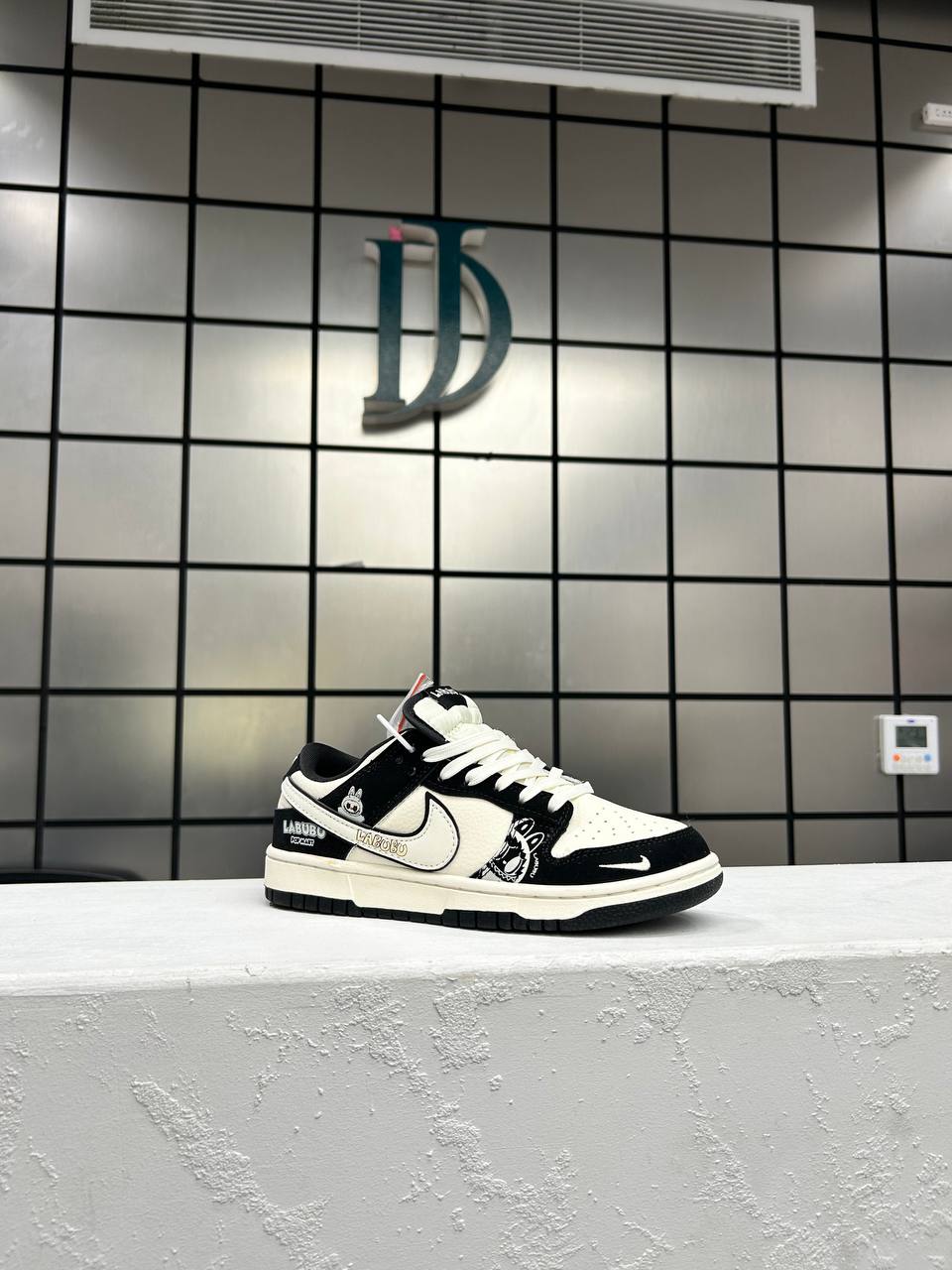 Nike sb dunk low labubu black