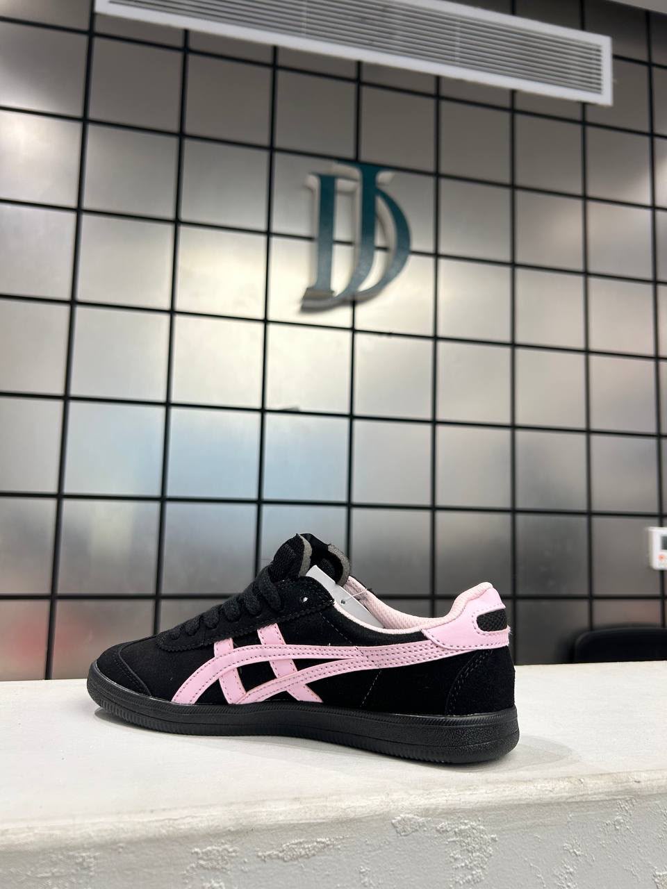 Onitsuka Tiger Tokuten