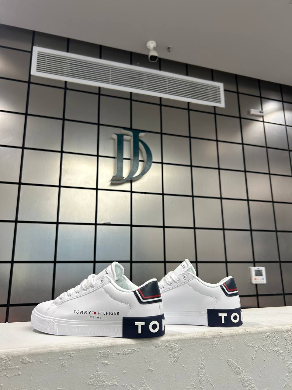 Tommy Hilfiger White