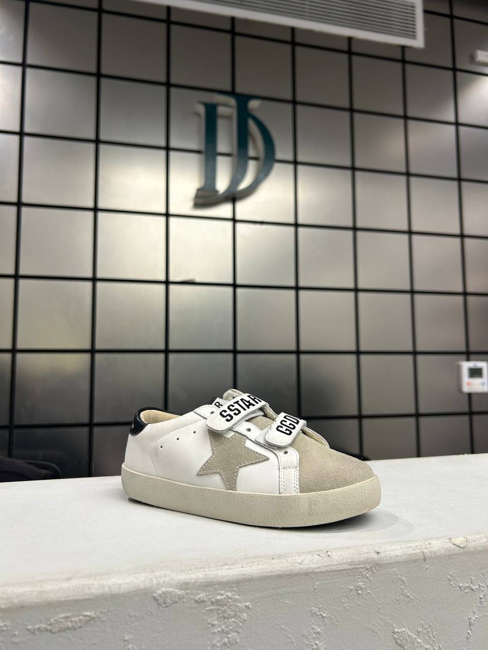 Golden Goose Girl s Old School Glitter