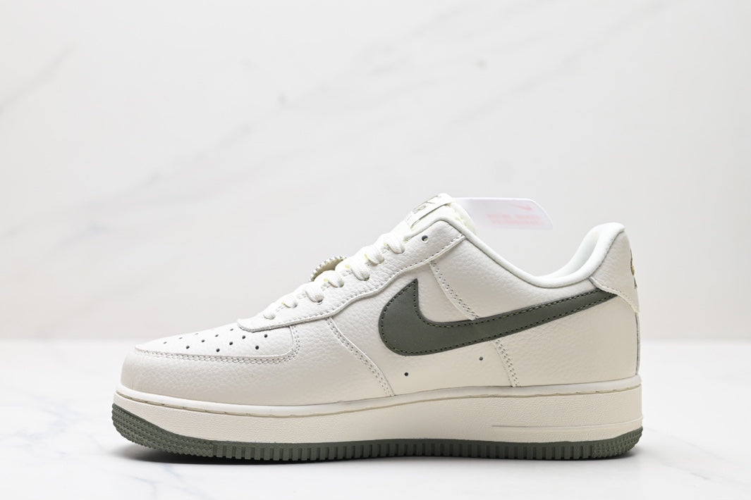 NIKE AIR FORCE 1'07 LV8