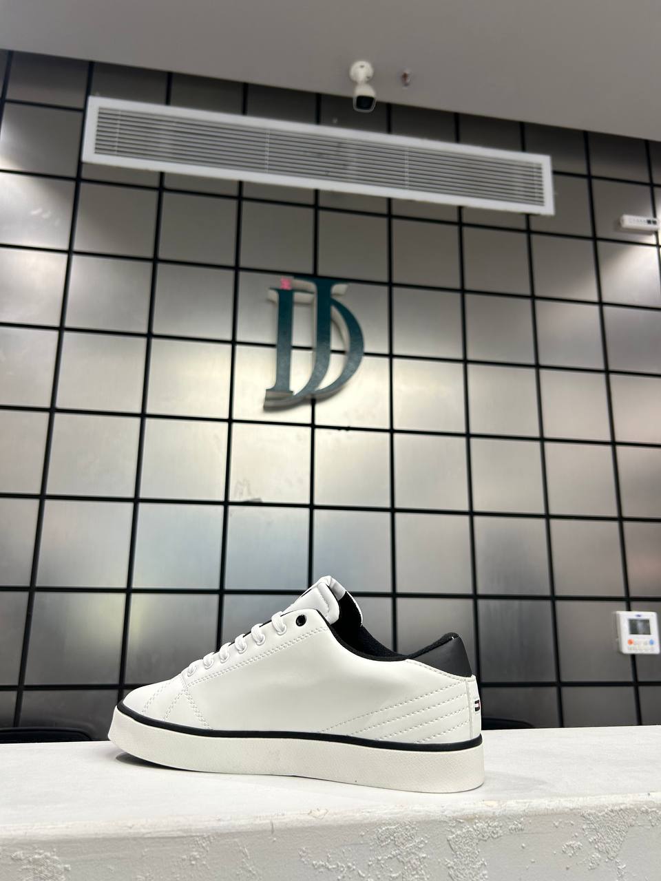 Tommy Hilfiger White Black