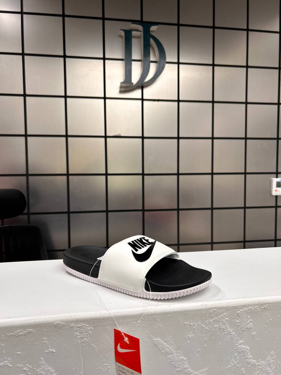 Nike Victori One Slide White