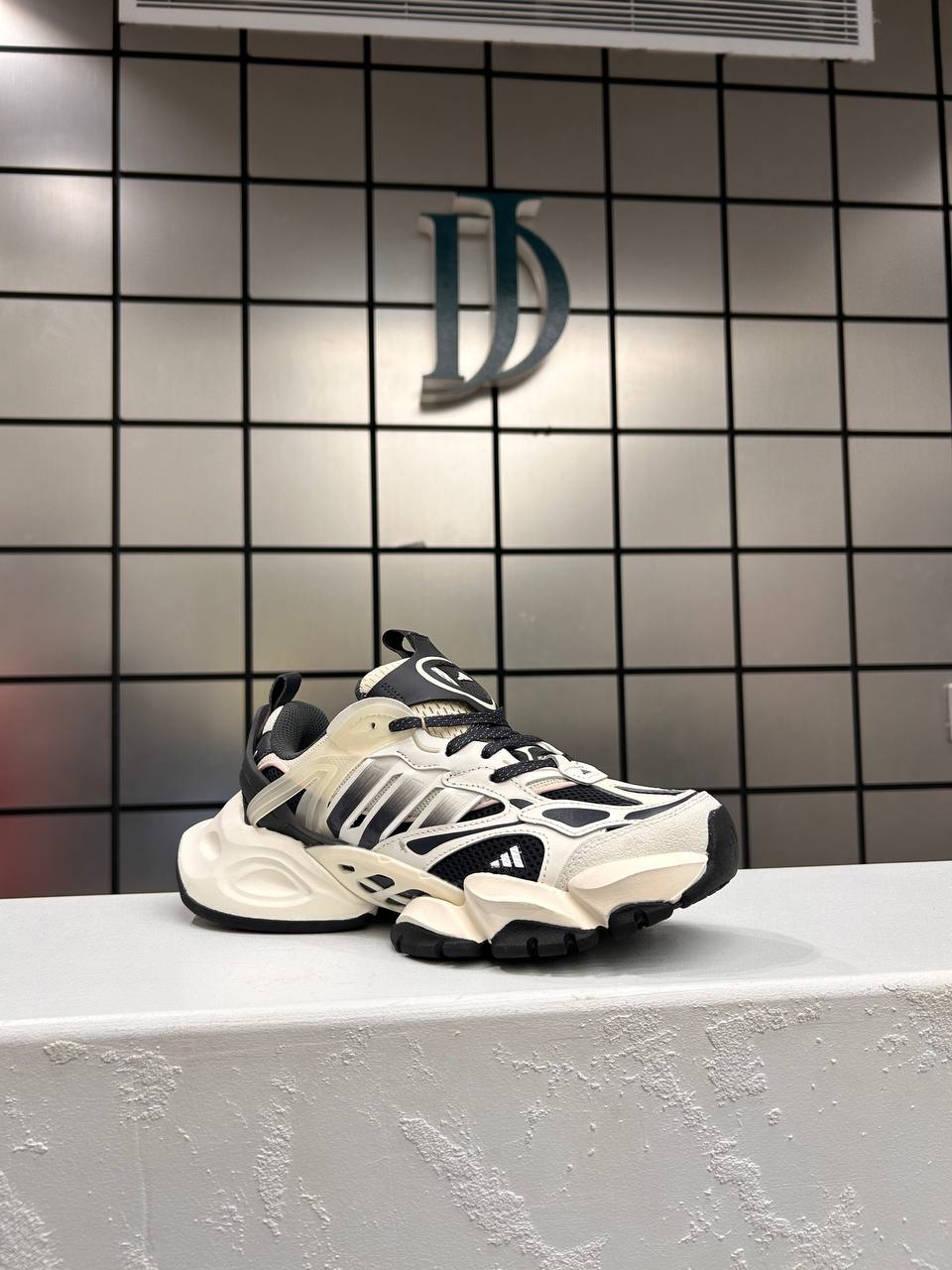 Adidas XLG Runner Deluxe Beige