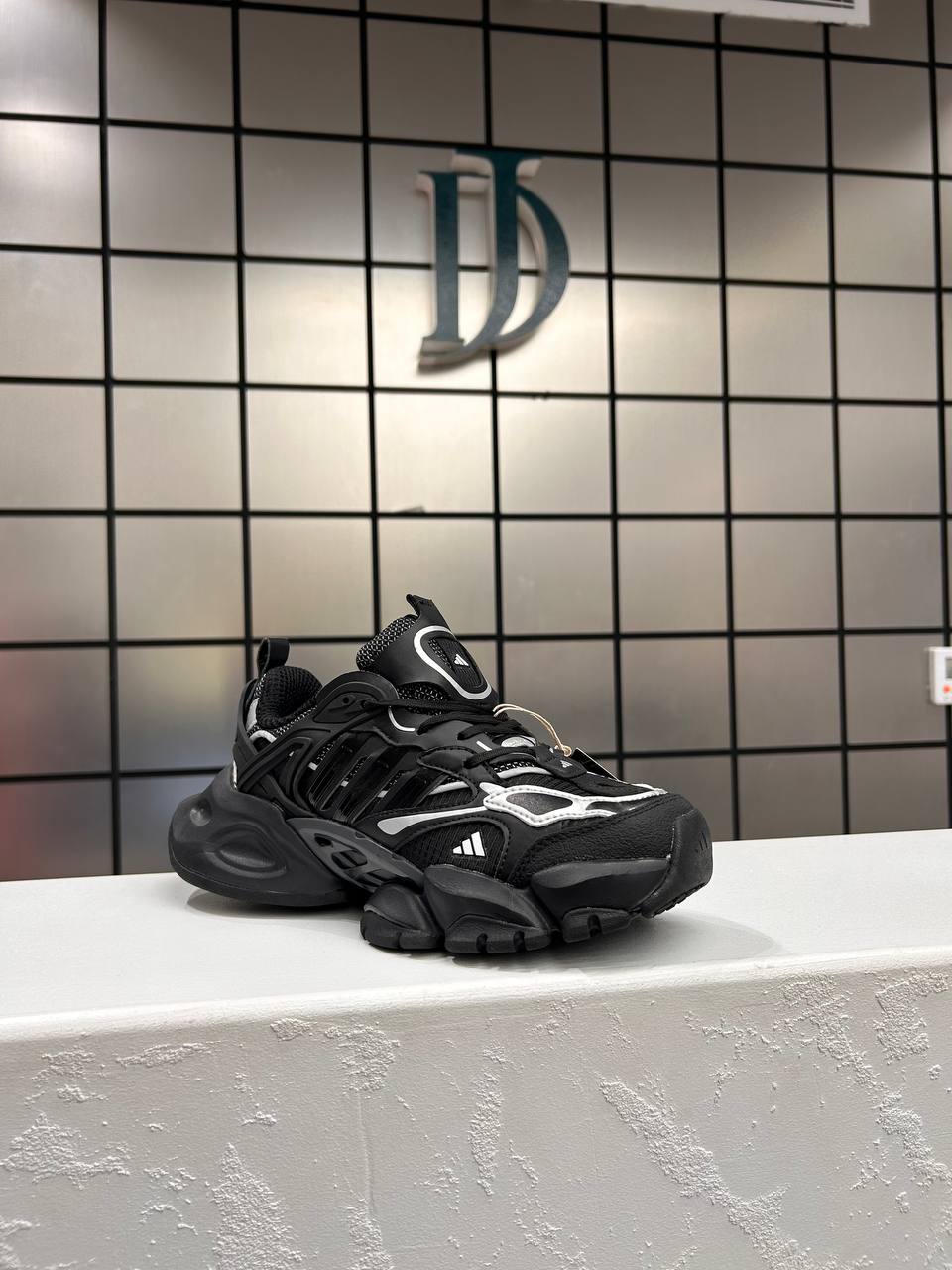 Adidas XLG Runner Deluxe Black