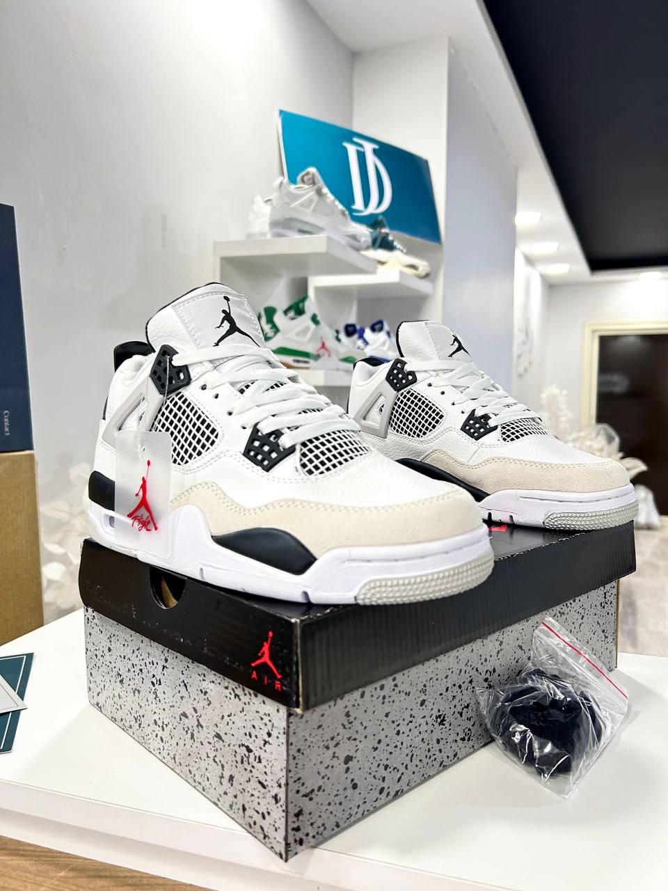 Air Jordan 4 White Black