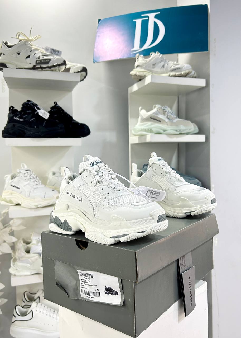 Triple S Balenciaga Grey