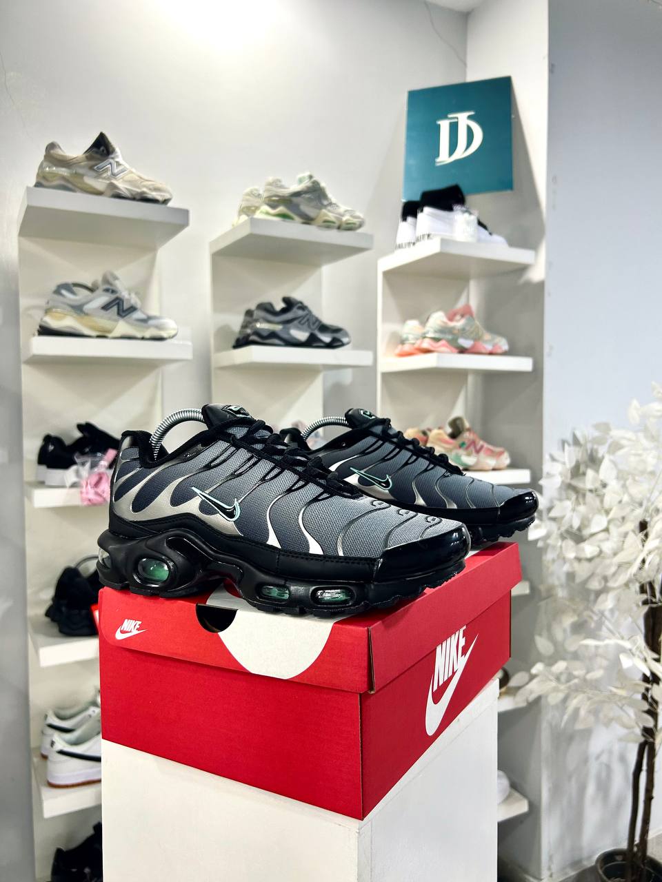 Air Max Plus Grey