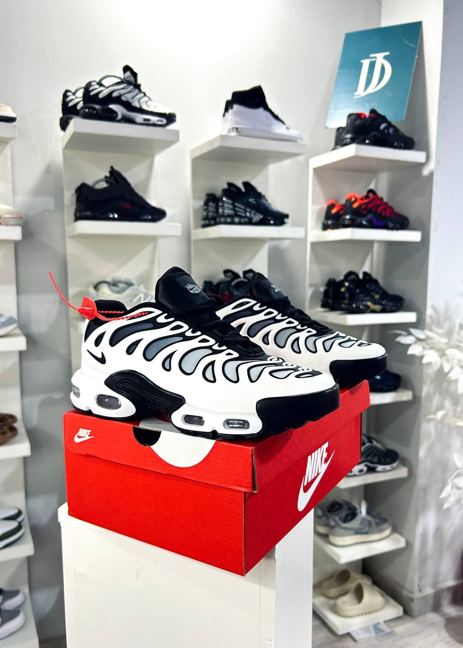 White Air Max Plus Drift