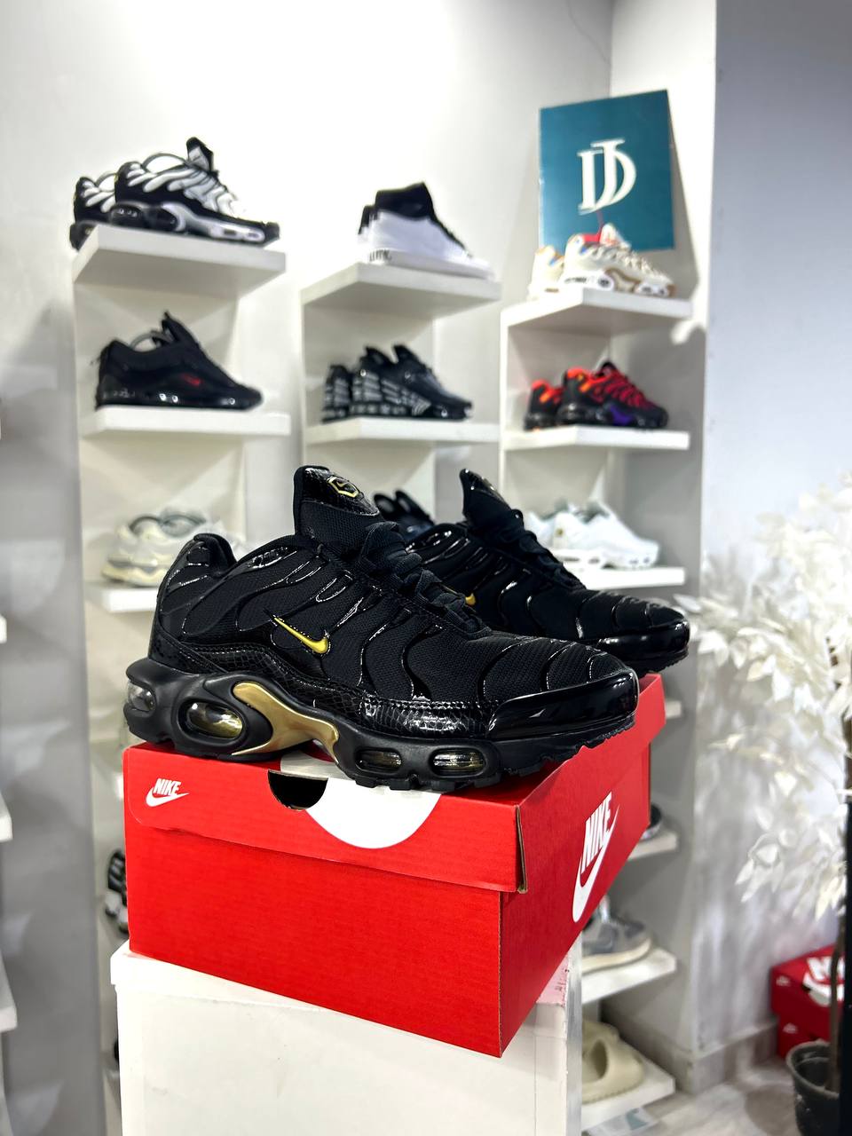 Nike TN 1 Air Max Plus Black Gold