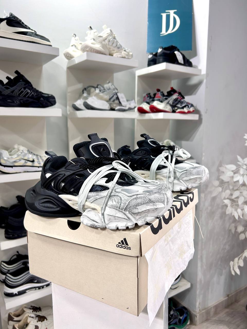 Adidas XLG Runner Deluxe Black White