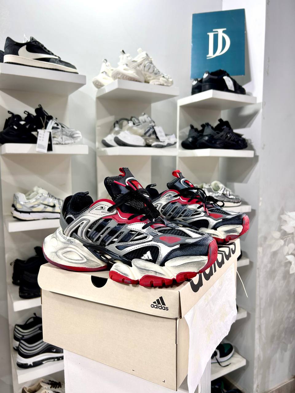 Adidas XLG Runner Deluxe Black Red