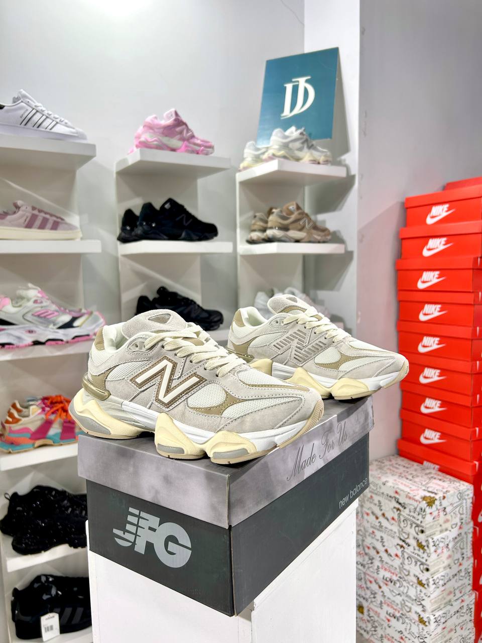 New Balance 9060 Mushroom Brown
