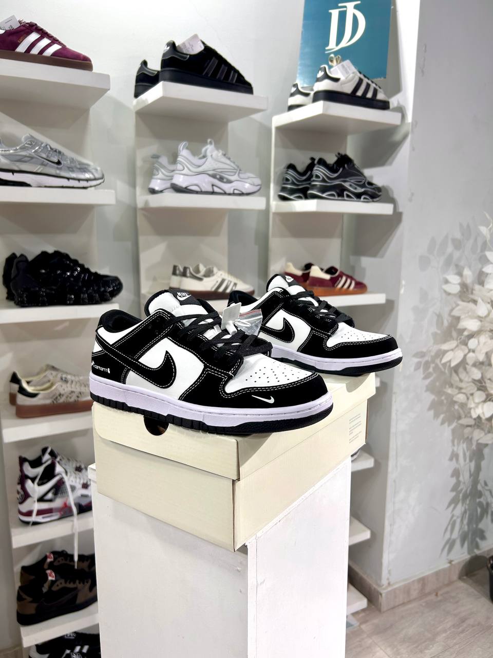 Nike Sb Dunk Low Batman Carhartt
