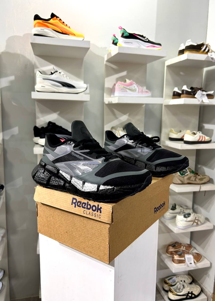 Reebok Trainers - core black pure grey