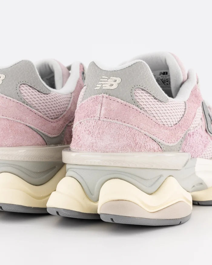 New Balance 9060 Sky Pink