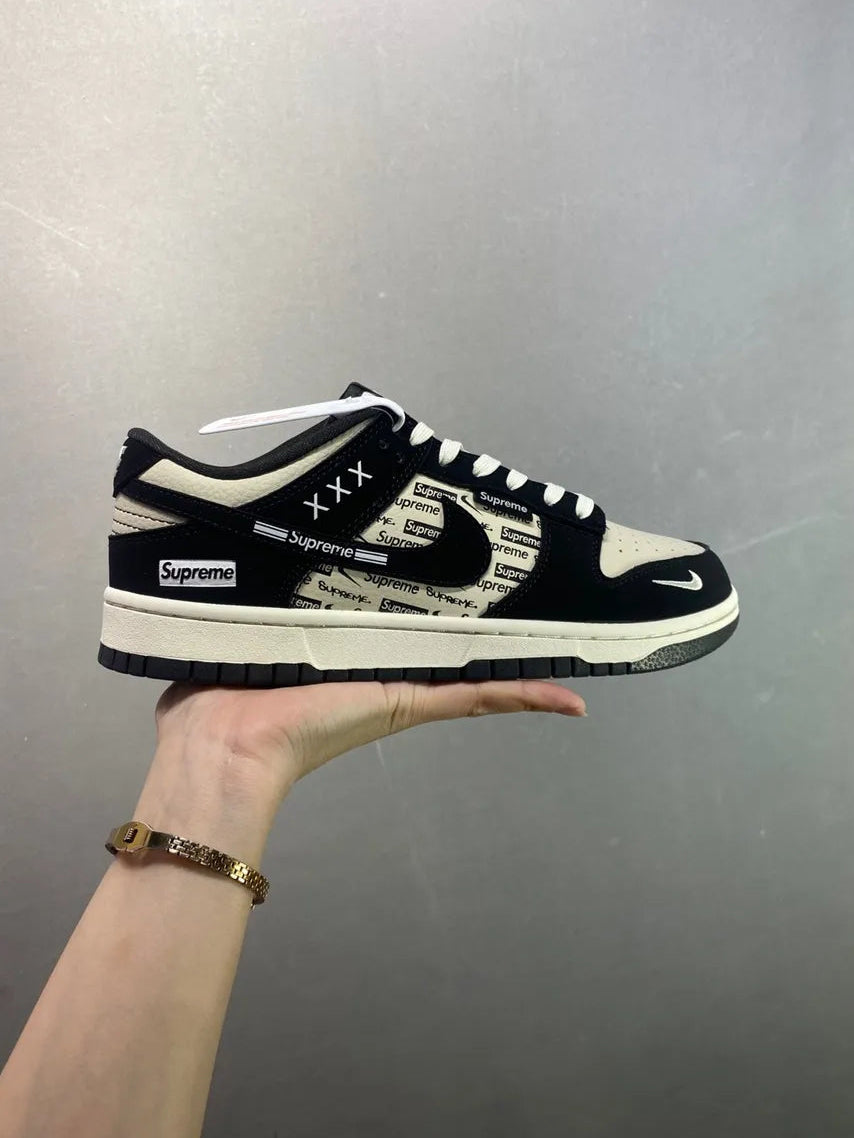 NIKE SB DUNK‌ LOW x Supreme