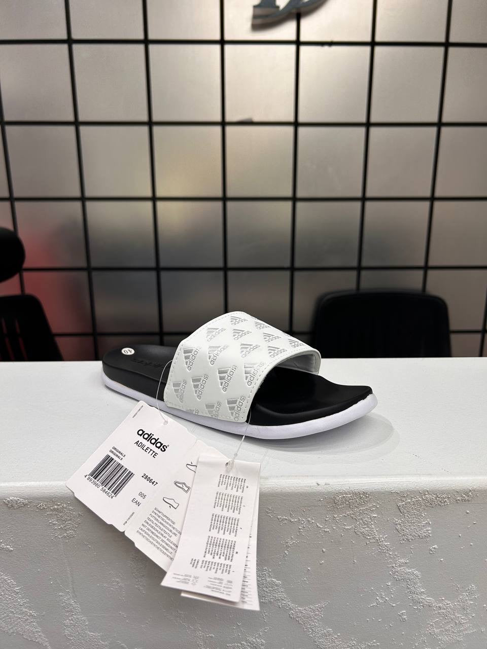 Adidas adilette comfort slides