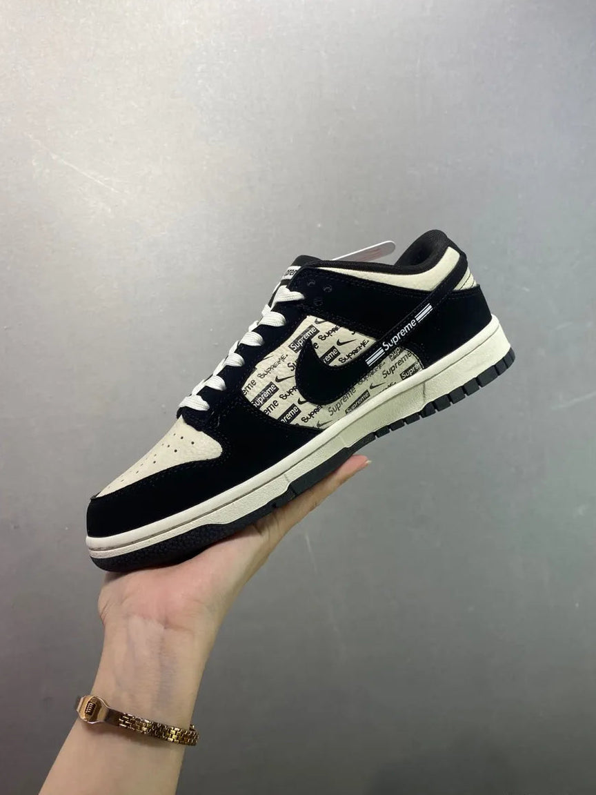NIKE SB DUNK‌ LOW x Supreme