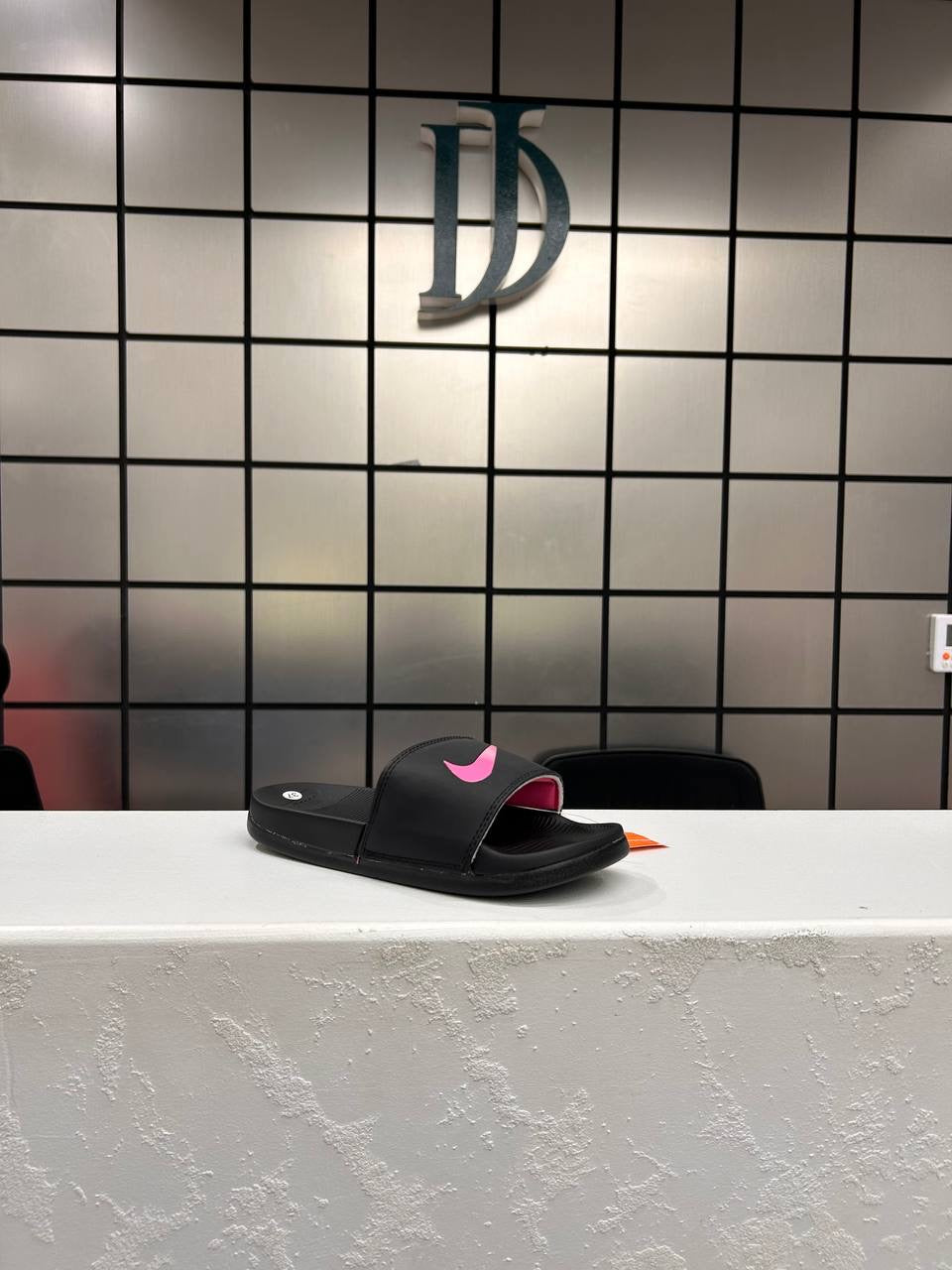 Nike Slides Black/Pink