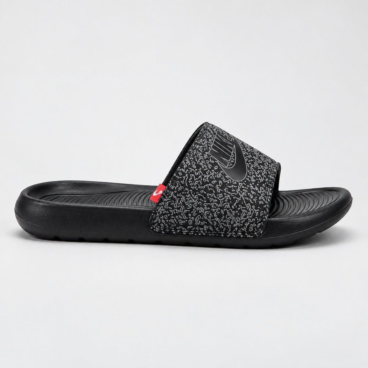Nike victori slipper black