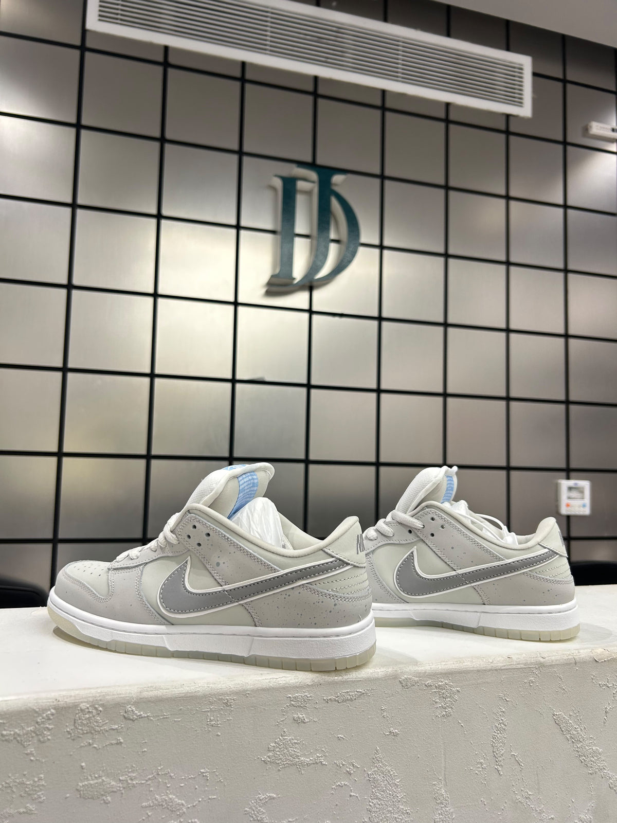 Nike SB Dunk Low white lobster