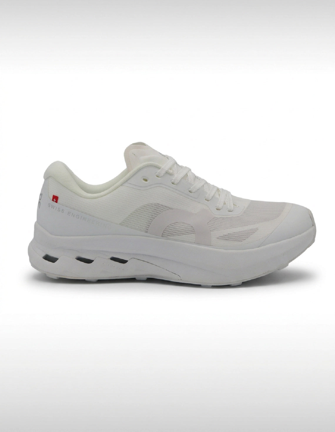 On cloudultra peak all white