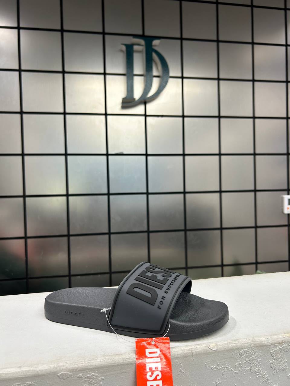 Slide Diesel Grey Black