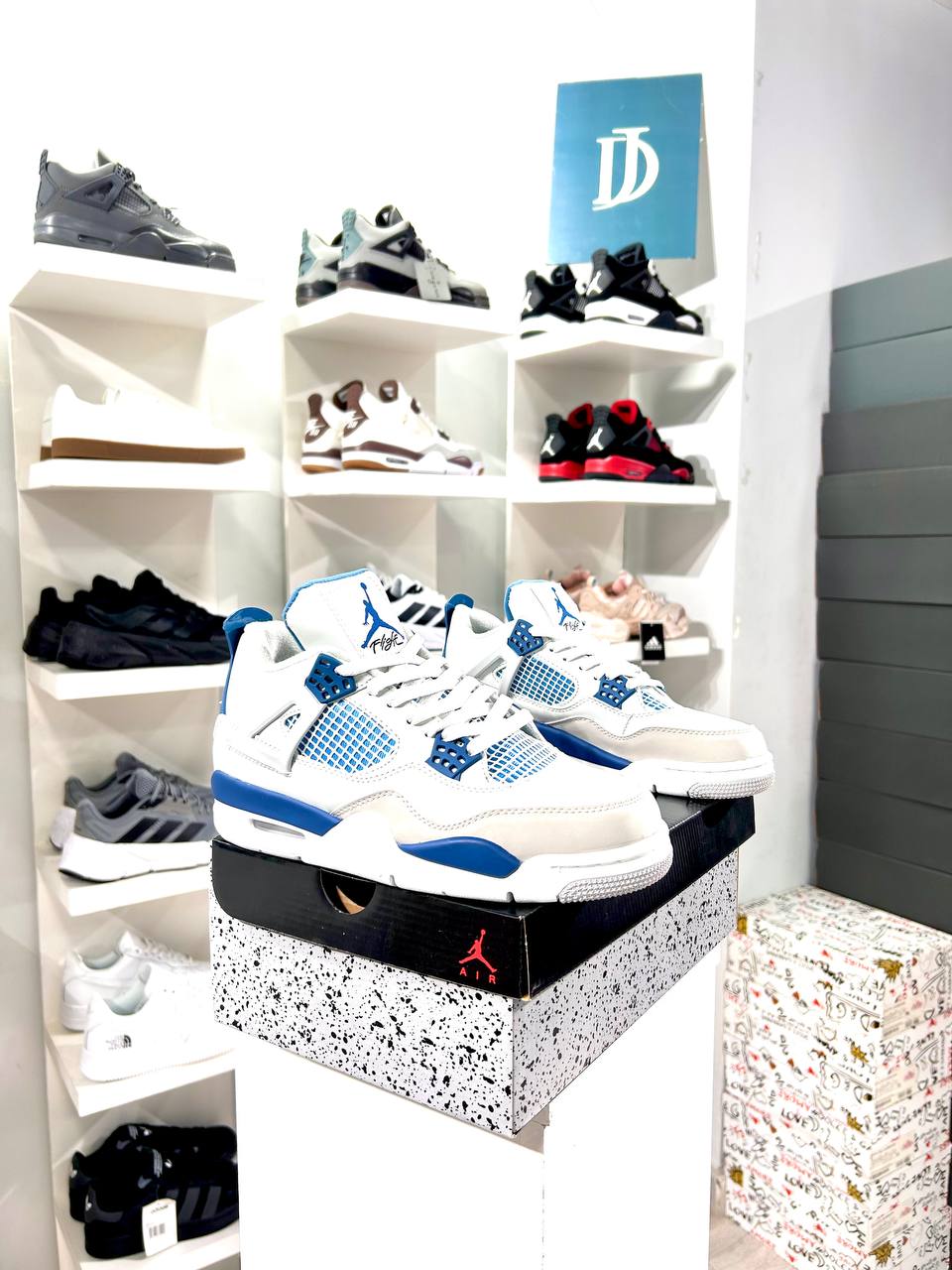 Air Jordan 4 Retro Military Blue